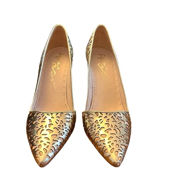 ALICE + OLIVIA by STACEY BENDET Gold Laser Cut Heel Pumps Size‎ 9 1/2 - Picture 1 of 9